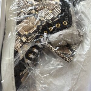 LIMITED - BLACK SNAKESKIN